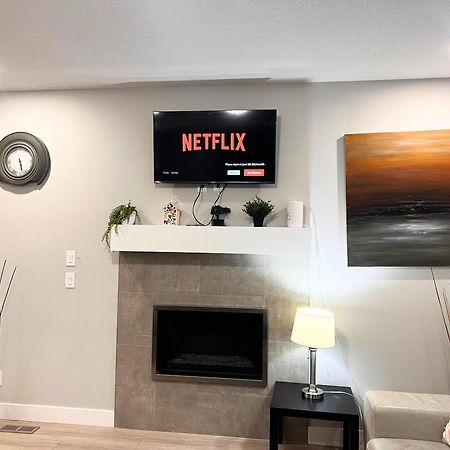 Flowealth Property Luxury Villa Near Lake Netflix Tv Wifi Calgary Luaran gambar