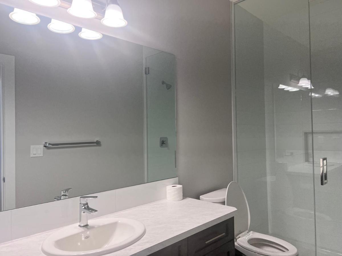 Flowealth Property Luxury Villa Near Lake Netflix Tv Wifi Calgary Luaran gambar