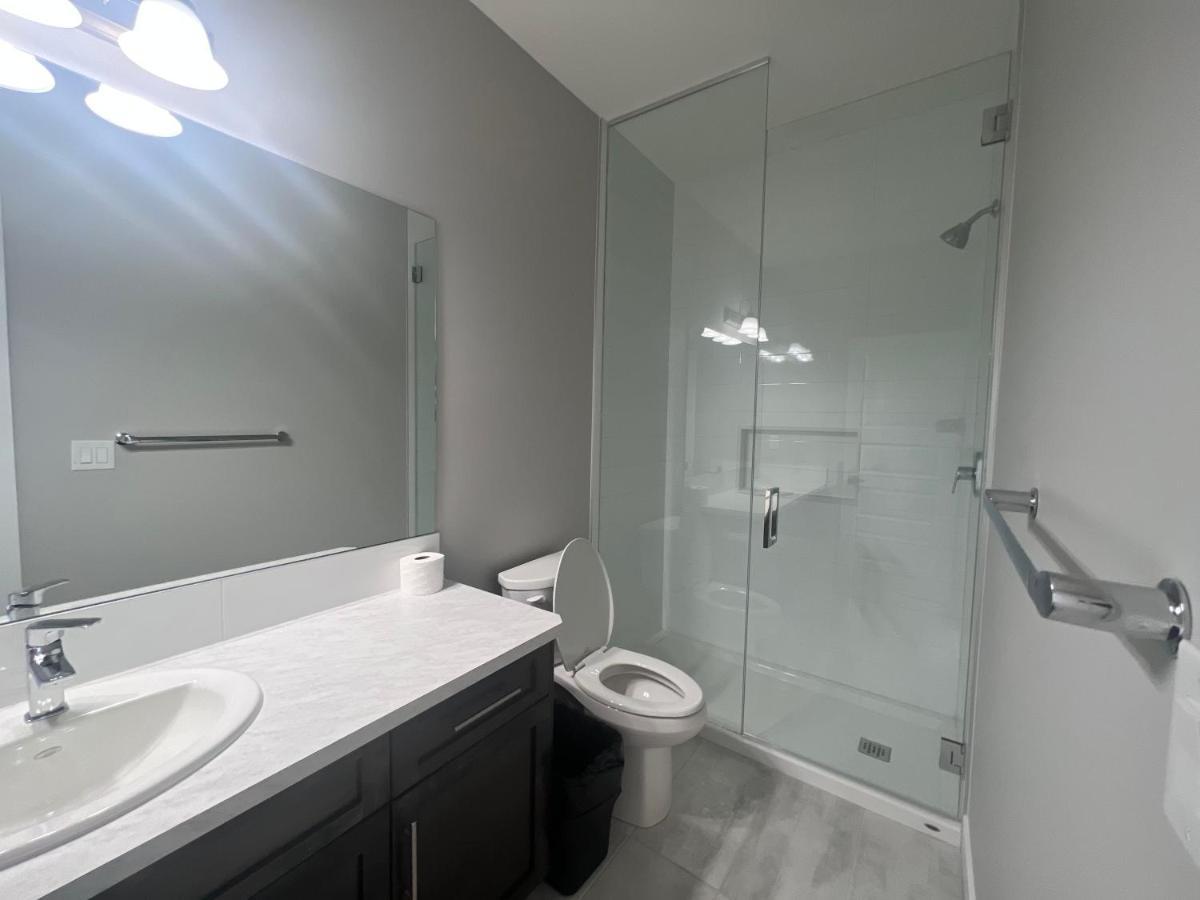 Flowealth Property Luxury Villa Near Lake Netflix Tv Wifi Calgary Luaran gambar