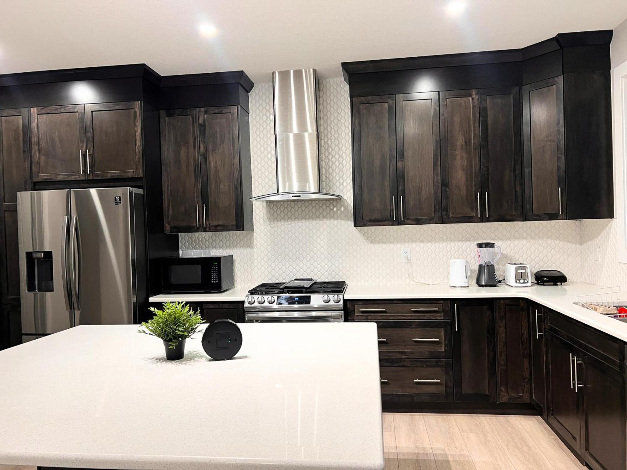 Flowealth Property Luxury Villa Near Lake Netflix Tv Wifi Calgary Luaran gambar