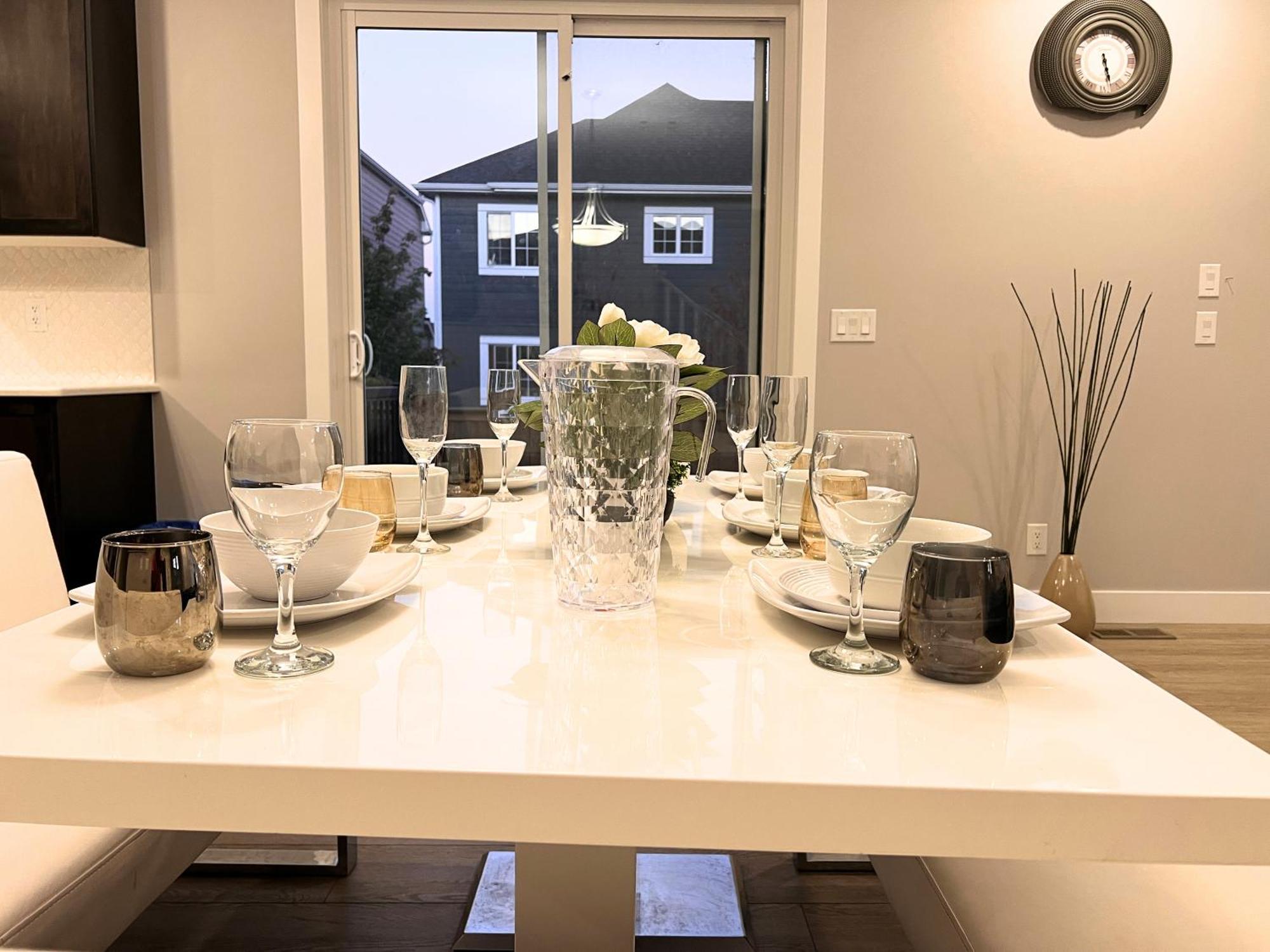 Flowealth Property Luxury Villa Near Lake Netflix Tv Wifi Calgary Luaran gambar